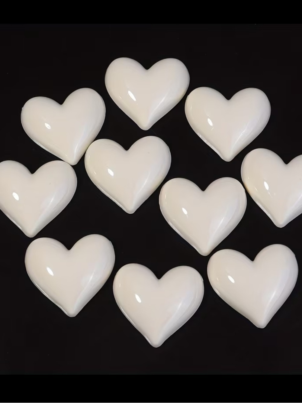 🤍 Cream Heart Acrylic Earrings